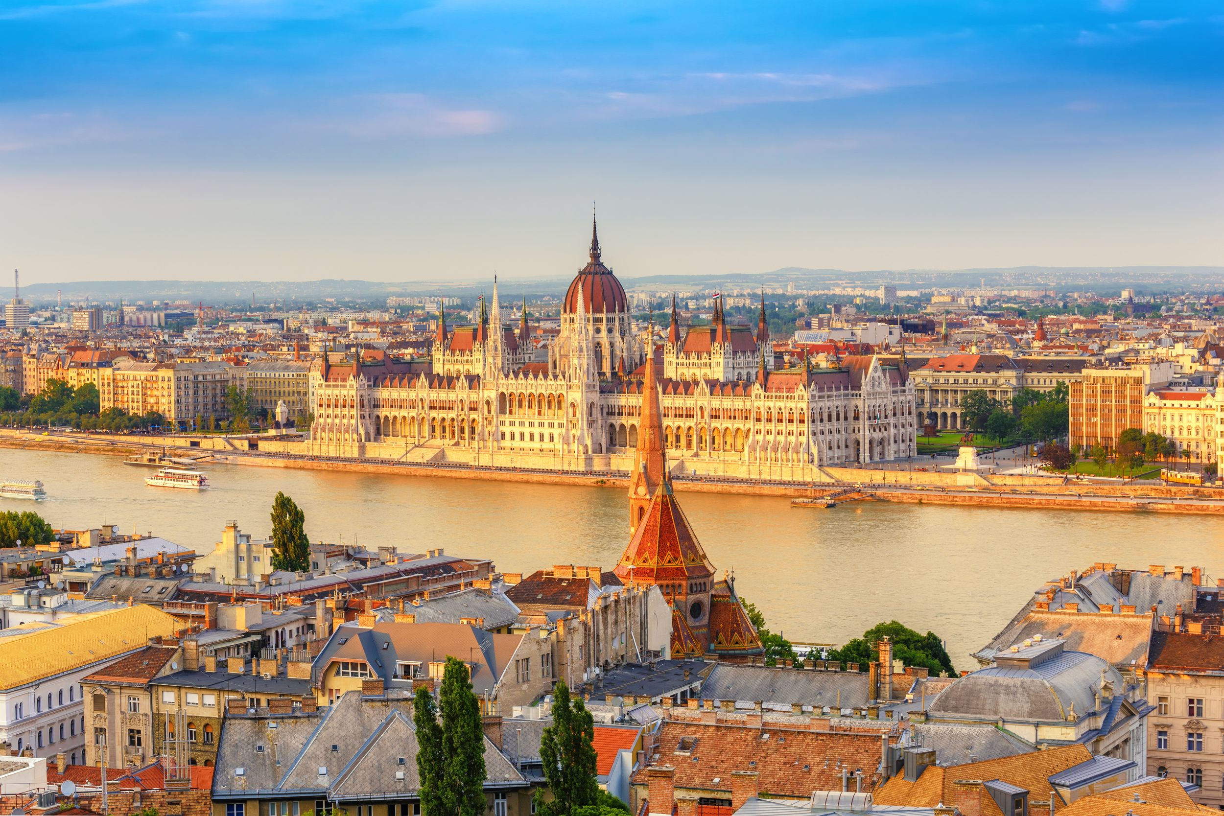 Budapest city skyline at Hungalian Parliament and Danube River, Budape