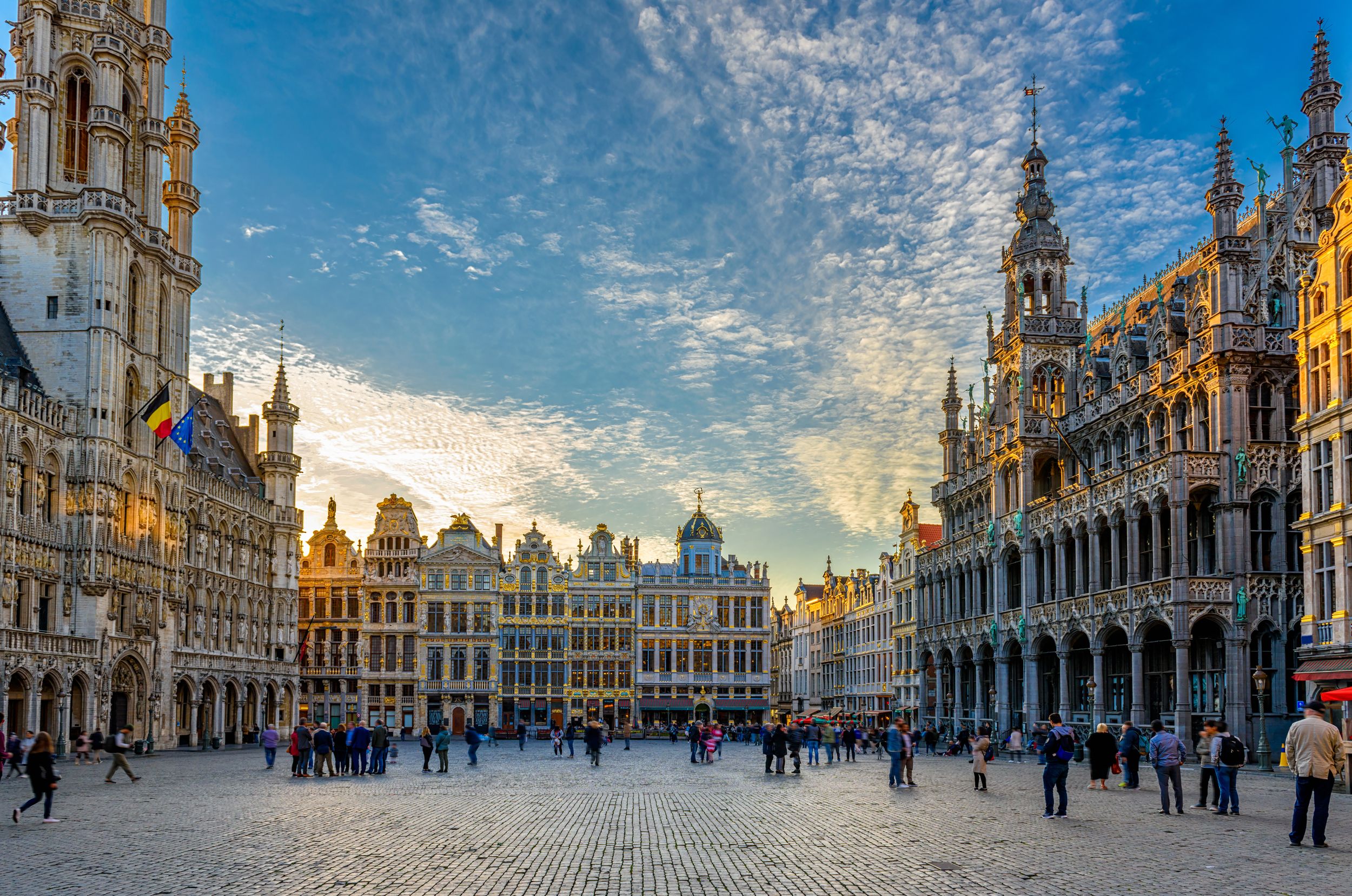 Grand Place (Grote Markt) with Town Hall (Hotel de Ville) and Maison d