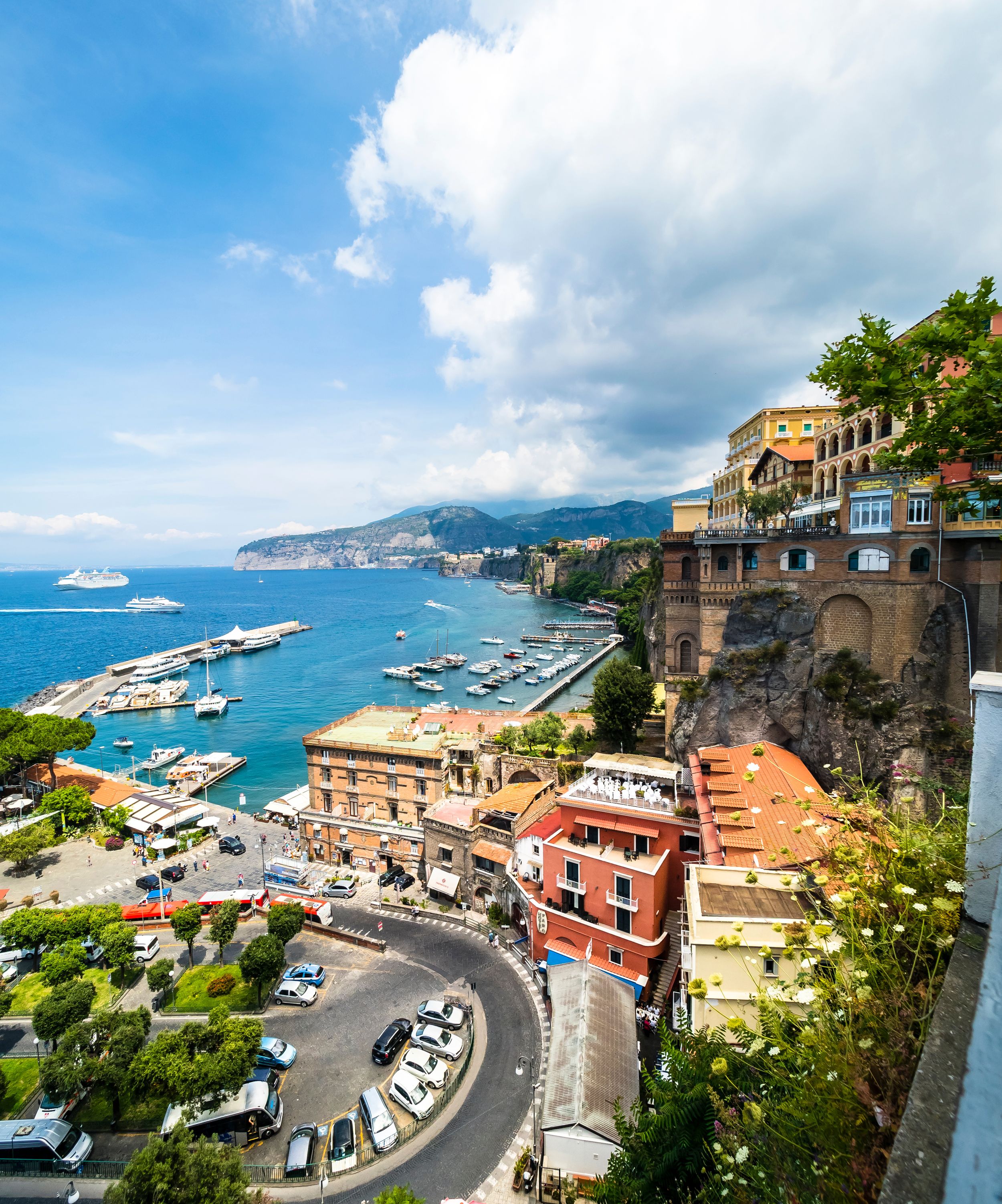 Urlaubsort Bleu Village und Hafen Marina Piccola, Sorrent, Halbinsel v