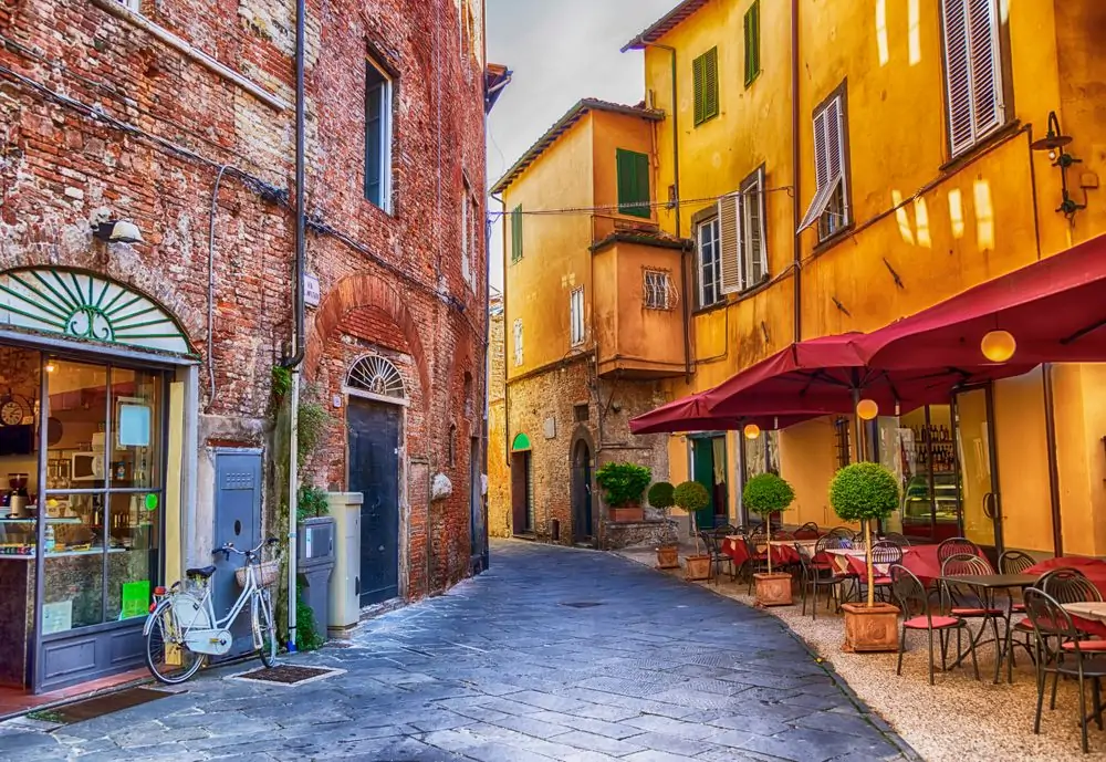 siesta hour in old town Lucca, Italy